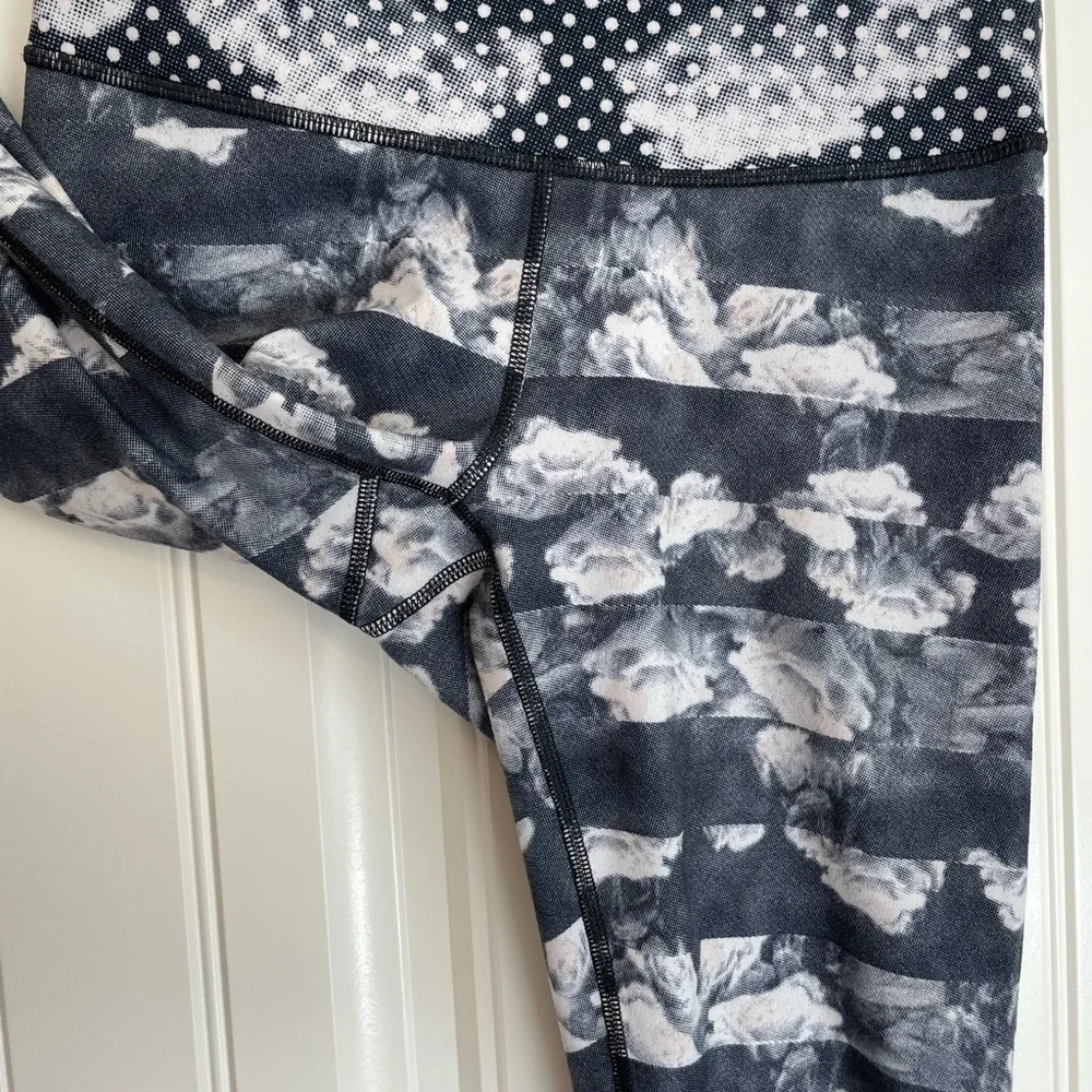 Lululemon wonder under 25” high rise cloud polka floral dot leggings size 4